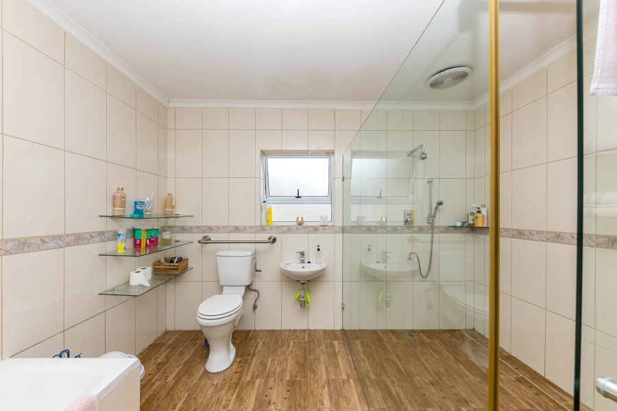 3 Bedroom Property for Sale in Heathfield Western Cape